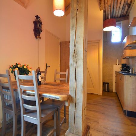 Staying In A Thatched Barn With Bedroom Achterhoek Geesteren  外观 照片