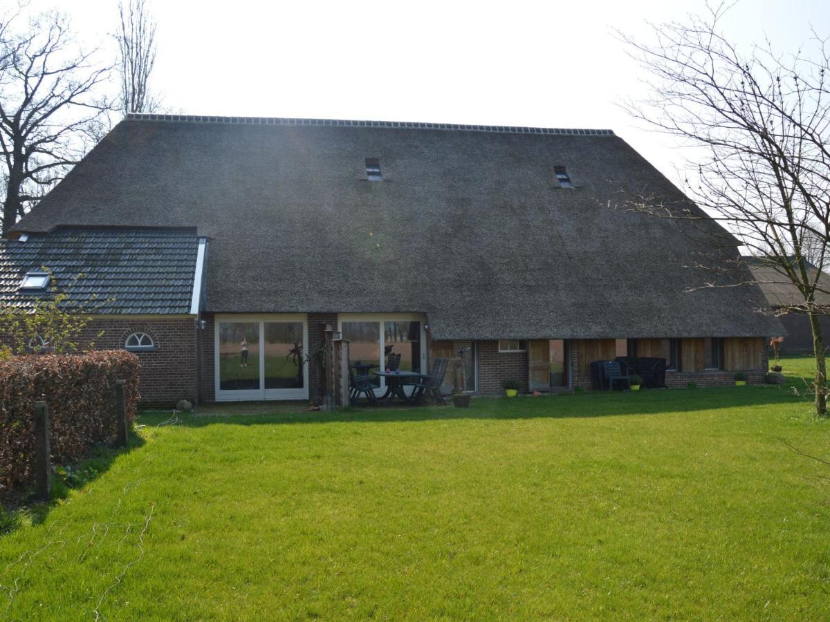 Staying In A Thatched Barn With Bedroom Achterhoek Geesteren  外观 照片